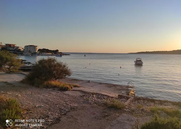 Kanica Seaside Roko 10 M From Sea Apartman *